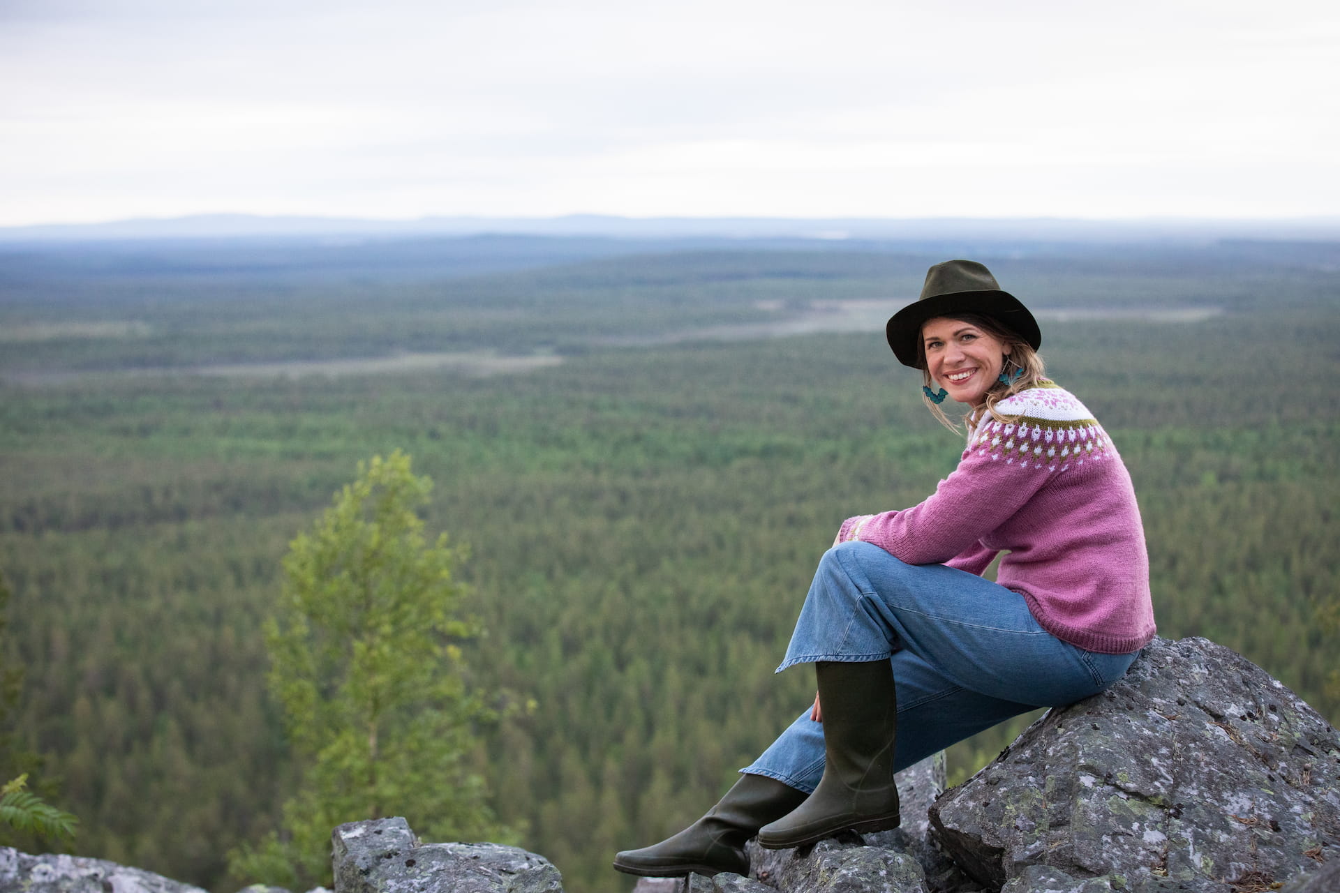 Inarin kuva tunturin päällä (1)
